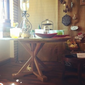 Libby & Leaf, Charlotte Table
